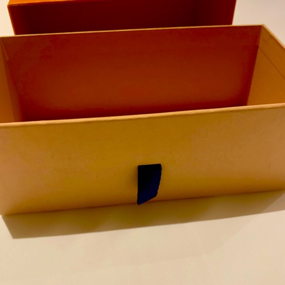 Brandnew Louis Vuitton sunglasses/ jewelry box